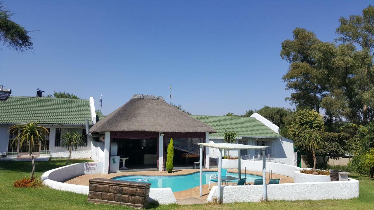 Simbasun Cottages Midrand Exterior photo